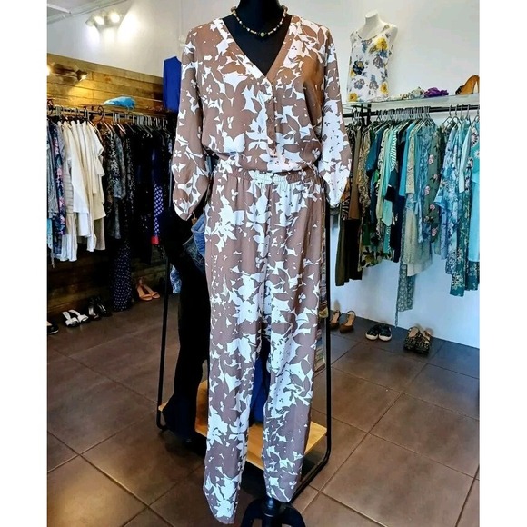New York & Company Pants - New York & Co Womens Brown Cream Floral Leaf Print VNeck Jumpsuit Size XSmall
